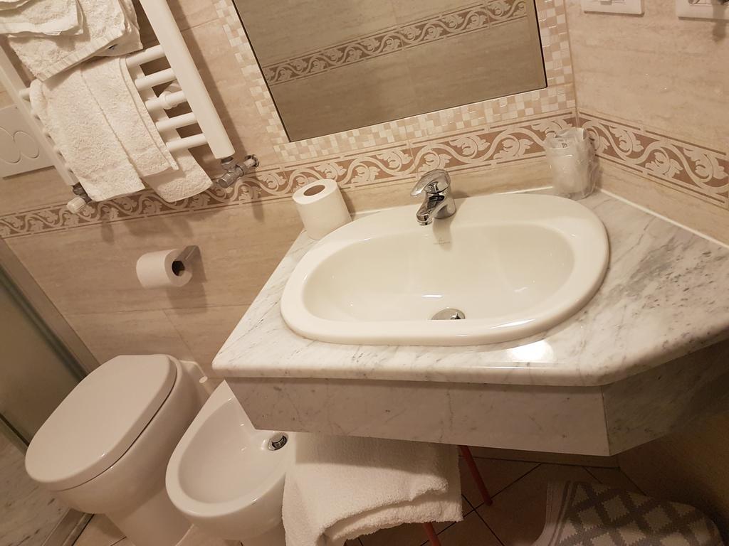 Hotel Mignon 50 Mt Dalla Spiaggia E Dall'Isola Pedonale Alassio Zewnętrze zdjęcie