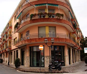 Hotel Mignon 50 Mt Dalla Spiaggia E Dall'Isola Pedonale Alassio Zewnętrze zdjęcie